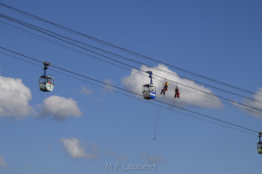 Koelner Seilbahn Gondel blieb haengen Koeln Linksrheinisch P363.JPG - Miklos Laubert